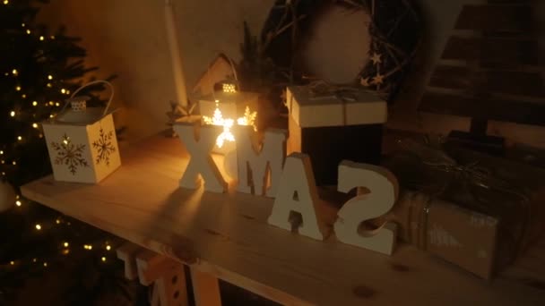 Vintage Houten Woord Xmas Met Lampjes Plank Nieuwjaar Decoraties Rustieke — Stockvideo