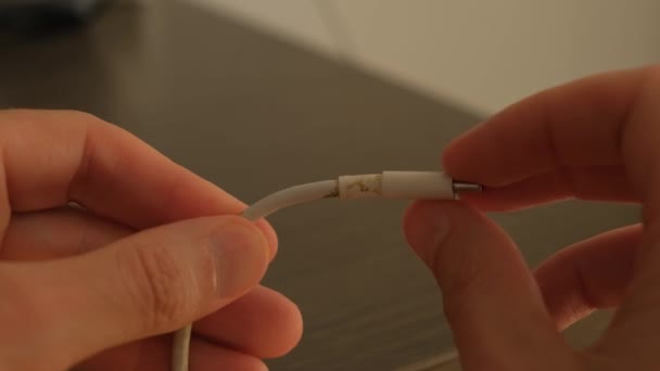 Câble Cassé Partir Smartphone Gros Plan Possibilité Incendie Pendant Utilisation — Video