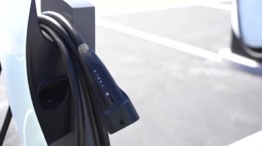 Tarragona, İspanya - 27 Eylül 2023: Elektrikli araba şarj istasyonu Tesla Supercharger.