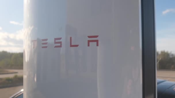 Tarragona Spanyolország Szeptember 2023 Elektromos Autó Töltőállomás Tesla Supercharger — Stock videók