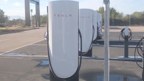 Tarragona Hiszpania Września 2023 Elektryczna Stacja Ładowania Samochodów Tesla Supercharger — Wideo stockowe