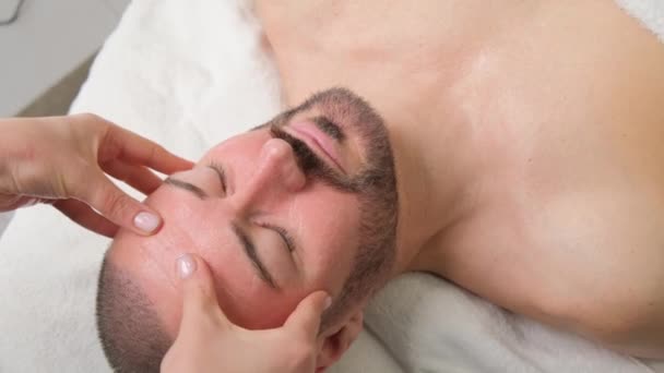 Masaje Facial Hombre Guapo Con Barba Salón Spa Cerca — Vídeos de Stock