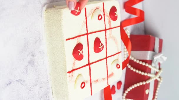 Vierkante Witte Romantische Taart Met Hartjes Voor Valentijnsdag Verticale Video — Stockvideo