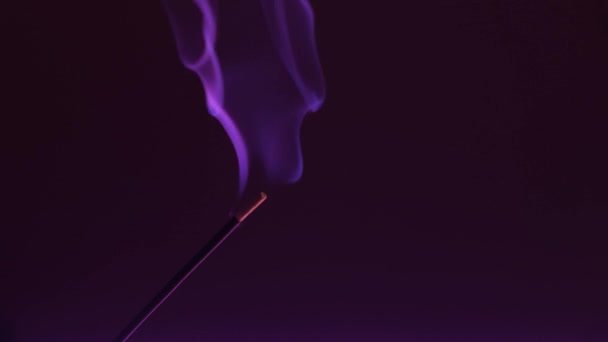 Rök Rökelse Stick Närbild Mörk Bakgrund — Stockvideo