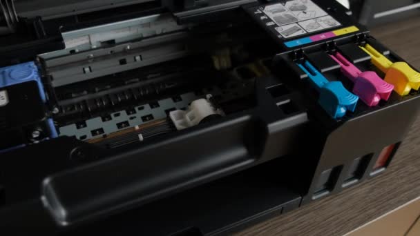 带弹夹的打印机 — 图库视频影像