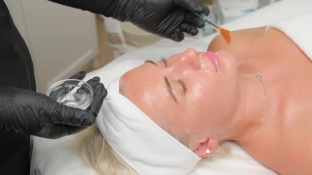Cosmetologist Applies Mask Client Makes Procedures Spa Salon Close Skin — Stock Video