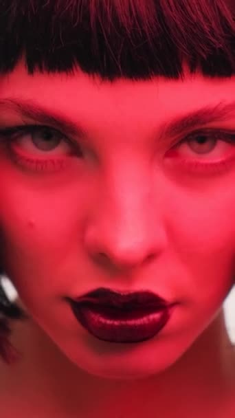 Lábios Com Batom Preto Brilhante Close Retrato Beleza Uma Menina — Vídeo de Stock