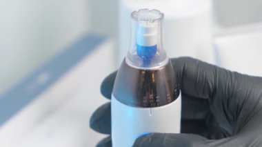 Modern, mikro kaleme yakın cilt yenilenmesi ve güzellik tedavileri.