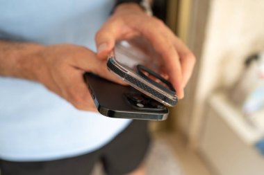 Cep telefonu için şok geçirmez koruyucu çanta.