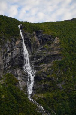 Norveç 'teki şelalenin 7 kız kardeşinin fotoğrafı. Yüksek kalite fotoğraf