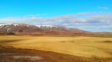 Kırsal Ufuklar: Serene Kırsalında İnsansız Hava Aracı Uçuşu