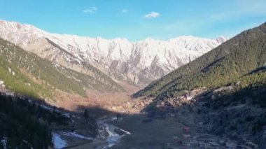 Hamlet Dağı: Görkemli Tepeler Arasında Büyüleyici Bir Köy