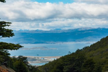 Ushuaia şehrinin Martial Glacier gözcüsünden panoramik manzarası