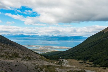 Ushuaia şehrinin Martial Glacier gözcüsünden panoramik manzarası