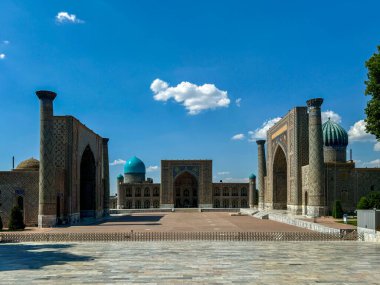 Semerkand 'daki Majestik İslami Mimariyle Tarihi Sicil Meydanı. Yüksek kalite fotoğraf
