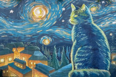 Van Gogh Yıldızlı Gecesi 'nden esinlenmiş canlı bir kedi resmi. Mavi ve yeşil tonlarda boyanmış kedi, yıldızlarla dolu bir gökyüzünde görkemli bir şekilde oturur. Aşağıda, parıldayan bir kasaba manzarası yansıyor