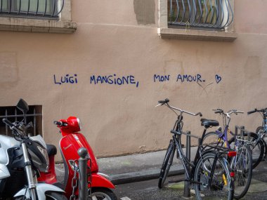 Lyon, Fransa 'da Luigi yanlısı Mangione graffiti.