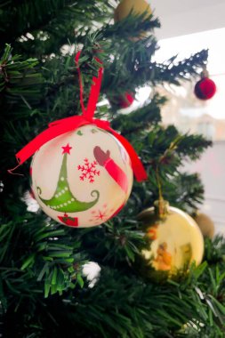 Noel ağacı top süsleme