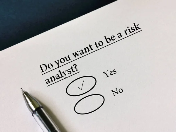 Person Svarar Frågor Teknikfrågor Han Vill Bli Riskanalytiker — Stockfoto