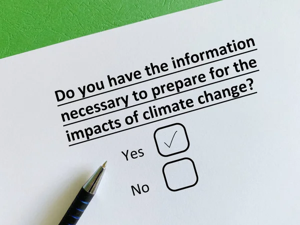 Eine Person Beantwortet Fragen Zum Klimawandel Verfügt Über Notwendige Informationen — Stockfoto