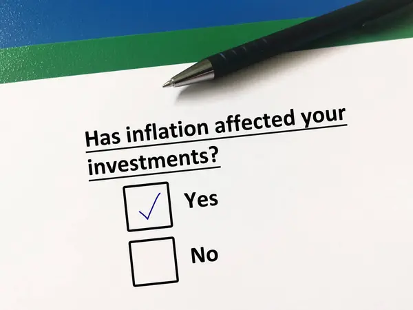 Person Svarar Frågor Inflation Han Tror Att Inflationen Har Påverkat — Stockfoto