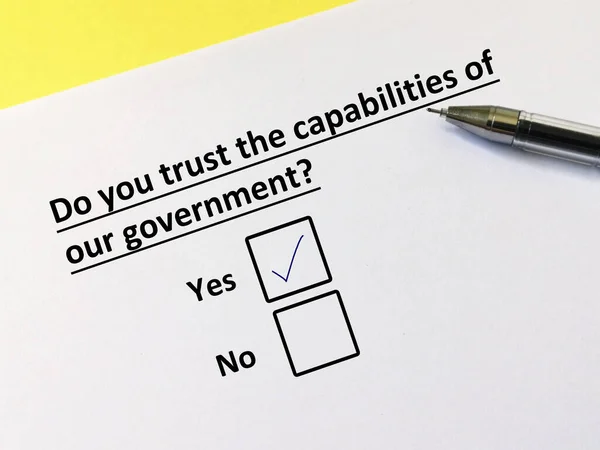 Una Persona Está Respondiendo Pregunta Sobre Elección Confía Capacidad Nuestro — Foto de Stock