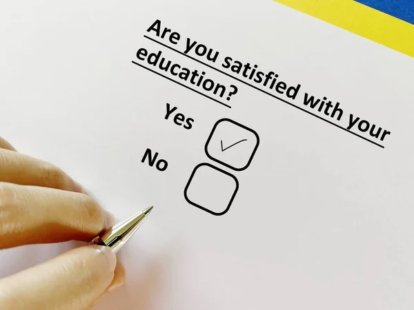 Una Persona Está Respondiendo Pregunta Sobre Rendimiento Académico Está Satisfecho — Foto de Stock