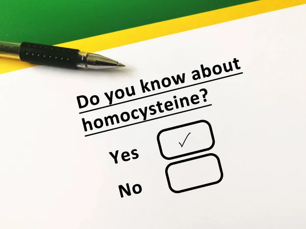 Person Answering Question Food Manufacturing Knows Homocysteine — 图库照片