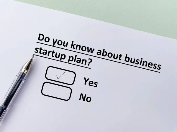 One Pereson Answering Question Business Knows Business Startup Plan — Foto de Stock