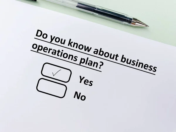 One Pereson Answering Question Business Knows Business Operations Plan — Stock Photo, Image