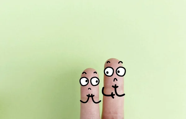 Dois Dedos São Decorados Como Duas Pessoas Eles São Curiosos — Fotografia de Stock