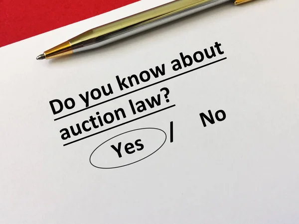 One Person Answering Question Auction Knows Auction Law — Foto de Stock