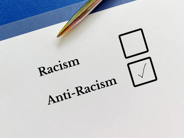 One Person Answering Question Thinks Racism — Stock Photo, Image
