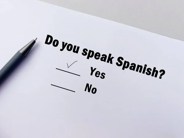 One Person Answering Question Languages Speaks Spanish — Stock Photo, Image