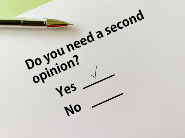 Una Persona Está Respondiendo Pregunta Necesita Una Segunda Opinión — Foto de Stock
