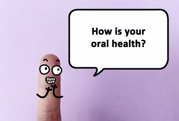 一本の指が白い歯を持つ一人として飾られています 彼はあなたの口腔健康はどうですか — ストック写真