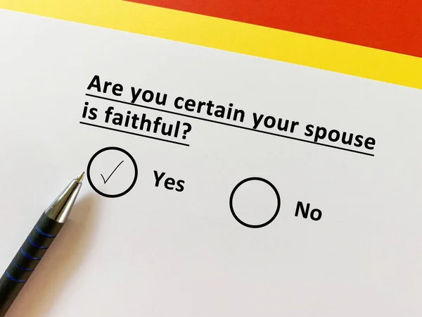 Person Answering Question Marriage Certain His Spouse Faithful — Stock Photo, Image