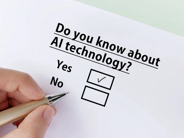 Iemand Beantwoordt Vragen Kunstmatige Intelligentie Hij Weet Van Technologie — Stockfoto