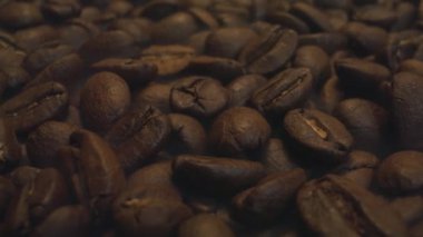 Yakın görüşte bir sürü kahve çekirdeği.