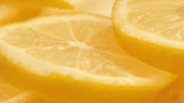 Sulu portakal dilimleri çok yakından görülüyor..