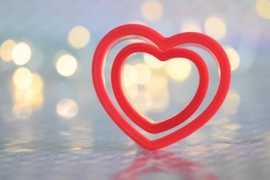 Cesur Kırmızı Kalp Aşkı, Tutkuyu ve Duyguyu simgeliyor.