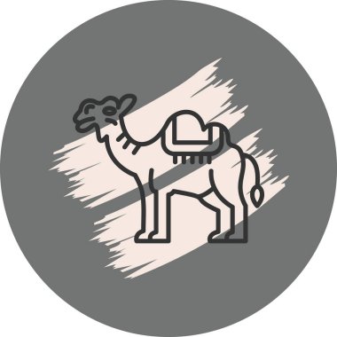 Deve sırtında eyerle ayakta duruyor.