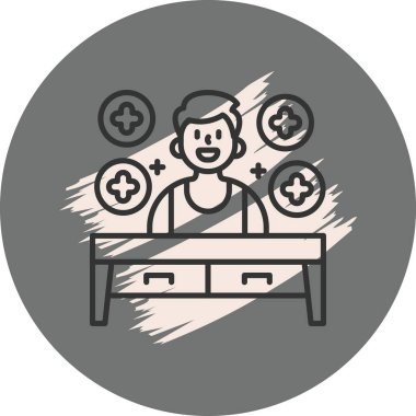 Gülümseyen adam elinde simgelerle masada oturuyor.