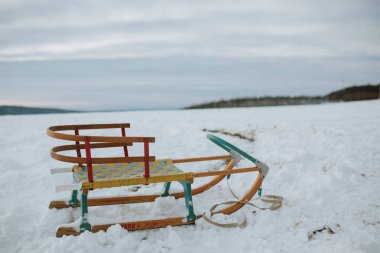 Kilisede org çalıyor.