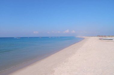 Dhanushkodi, Hindistan 'ın güzel mavi sahillerinde bir kostüm kasabasıdır. 