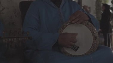 Dizgilerin ve Ritmin Uyumu: Fas Müziği Harekette
