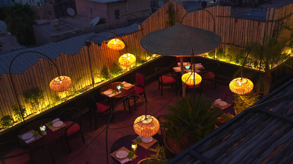 Интимный ресторан на террасе Медины