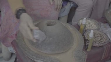 Amlou Yapımı: Ataların Hareket Etme Teknikleri