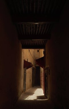 Dar Medine Caddeleri Aydınlık Banyo