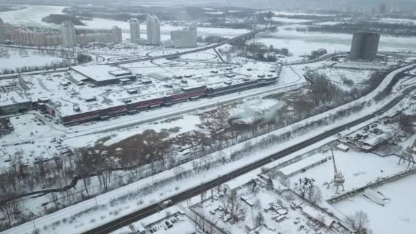 Let Nad Průmyslovou Zónou Kyjevě Zimě Během Války Humanitární Katastrofa — Stock video